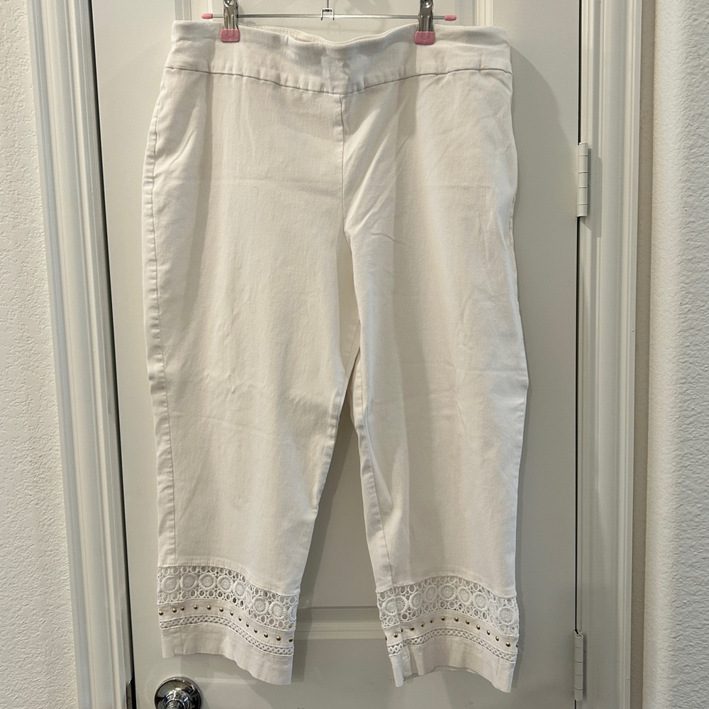 White dressy capri pants .